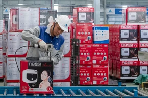 Lao động tại Công ty Tân Á - Đại Thành. (Ảnh SƠN TÙNG)