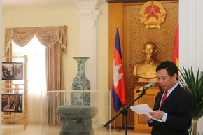 Bí thư Đảng ủy, Đại sứ Nguyễn Huy Tăng phát biểu tại lễ kỷ niệm. (Ảnh: Nguyễn Hiệp)