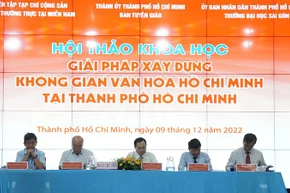 Các đại biểu chủ trì buổi Hội thảo.