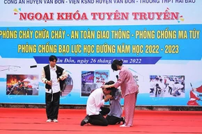 Tuyên truyền phòng, chống ma túy tại Trường THPT Hải Đảo (tỉnh Quảng Ninh).
