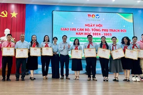Tri ân, tuyên dương thầy cô giáo, cán bộ làm Tổng phụ trách Đội