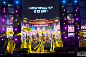 Đêm đại tiệc âm nhạc Countdown chào năm mới thu hút đông đảo người dân tham dự.