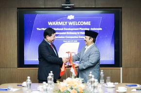 Chủ tịch Hội đồng quản trị FPT Trương Gia Bình tiếp Bộ trưởng Kế hoạch và Phát triển quốc gia Indonesia.