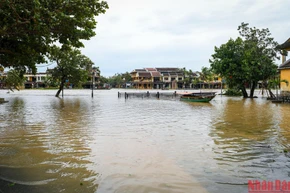 Một số tuyến đường ngập nặng tại phố cổ Hội An sau khi cơn bão Noru đi qua. (Ảnh: THÀNH ĐẠT)
