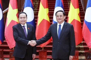 Chủ tịch Quốc hội Trần Thanh Mẫn hội kiến Thủ tướng Lào Sonexay Siphandone. (Ảnh: Thống Nhất/TTXVN)