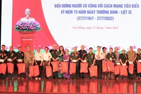 Tỉnh Cao Bằng biểu dương, khen thưởng người có công tiêu biểu trên địa bàn.