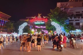 Phố đi bộ thành phố Móng Cái đang trở thành sản phẩm du lịch đêm hút khách du lịch trong nước và quốc tế.