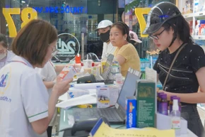 Để bảo đảm sức khỏe, bệnh nhân nên lựa chọn mua thuốc ở những nhà thuốc uy tín. (Ảnh THẾ KHẢI)