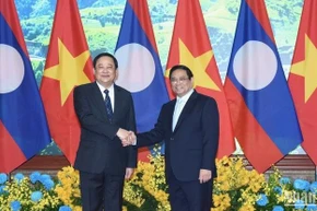 Thủ tướng Phạm Minh Chính và Thủ tướng Chính phủ nước Cộng hòa Dân chủ Nhân dân Lào Sonexay Siphandone. (Ảnh: TRẦN HẢI)