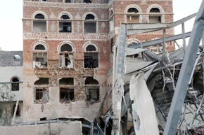 Hiện trường đổ nát sau cuộc không kích của Mỹ vào Sanaa, Yemen, ngày 20/3/2025. (Ảnh: Xinhua) 