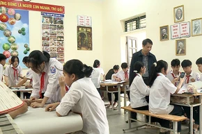 Chiếc nón lá truyền thống đã có mặt trong những tiết học của thầy và trò Trường THCS Gia Thanh, huyện Phù Ninh, Phú Thọ. 