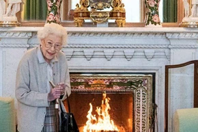 Nữ hoàng Elizabeth II trong lúc chờ bà Liz Truss tại Lâu đài Balmoral, ngày 6/9/2022. (Ảnh: Reuters)