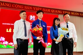 Một buổi lễ kết nạp đảng viên là học sinh trên địa bàn quận Phú Nhuận vào tháng 6/2022.