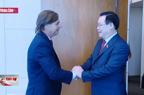 Chủ tịch Quốc hội Vương Đình Huệ hội kiến Tổng thống Cộng hoà Đông Uruguay