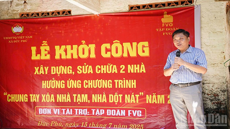 Ông Vũ Cao Giang, Tổng giám đốc công ty Cổ phần và Đầu tư Phát triển FVG Land, đại diện Tập đoàn FVG phát biểu tại lễ khởi công xây dựng, sửa chữa 2 nhà dân tại xã Đức Phú. ndo_br_5.jpg