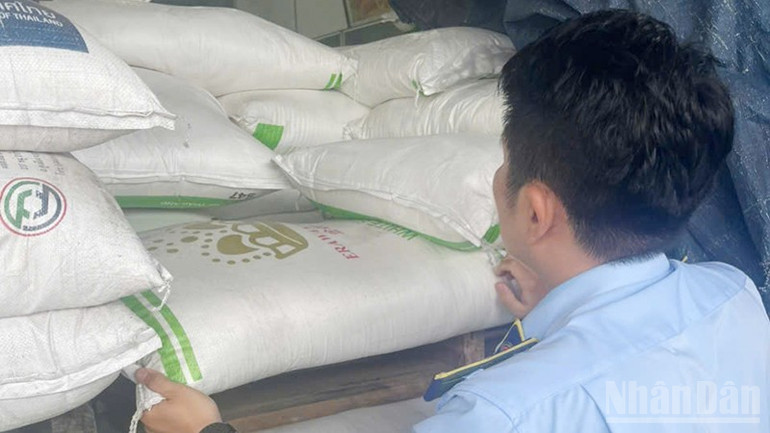 Chi cục Quản lý thị trường thành phố Đà Nẵng tăng cường kiểm tra, xử lý các hành vi kinh doanh hàng hóa nhập lậu. ndo_br_3.jpg