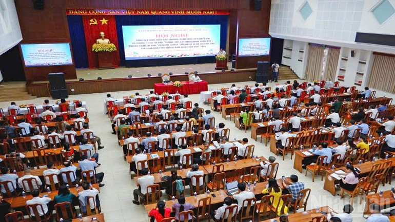 Quang cảnh hội nghị. ndo_br_z6743376208267-b45cf635b65465c2c0684df9a0c8298d.jpg