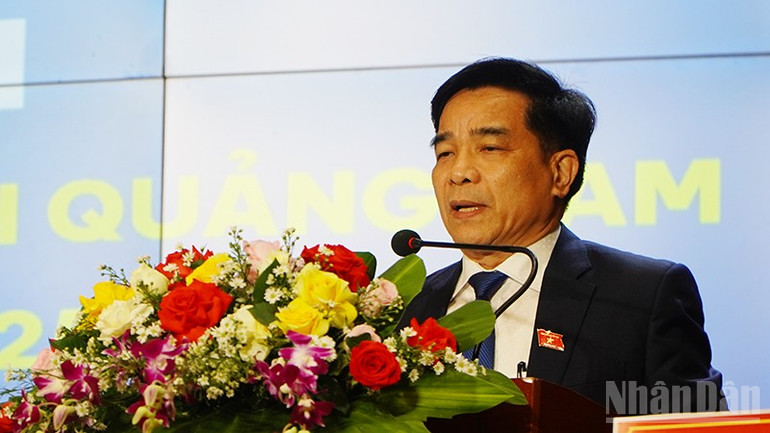 Chủ tịch Ủy ban nhân dân tỉnh Quảng Nam Lê Văn Dũng phát biểu tại Đại hội. ndo_br_d.jpg