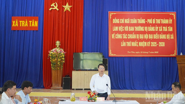 Đồng chí Ngô Xuân Thắng, Phó Bí thư Thành ủy Đà Nẵng phát biểu tại buổi làm việc. ndo_br_3.jpg