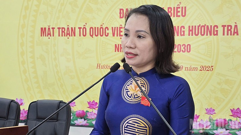 Chủ tịch Ủy ban Mặt trận Tổ quốc Việt Nam phường Hương Trà Nguyễn Thị Thao phát biểu tại đại hội. ndo_br_5.jpg