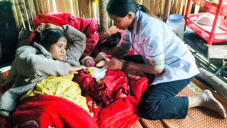 Sản phụ ở Trà Tập sinh thành công một bé gái nặng 3,2kg. z7167498190970-03171fe90781d03ad2c778e2d835c518.jpg