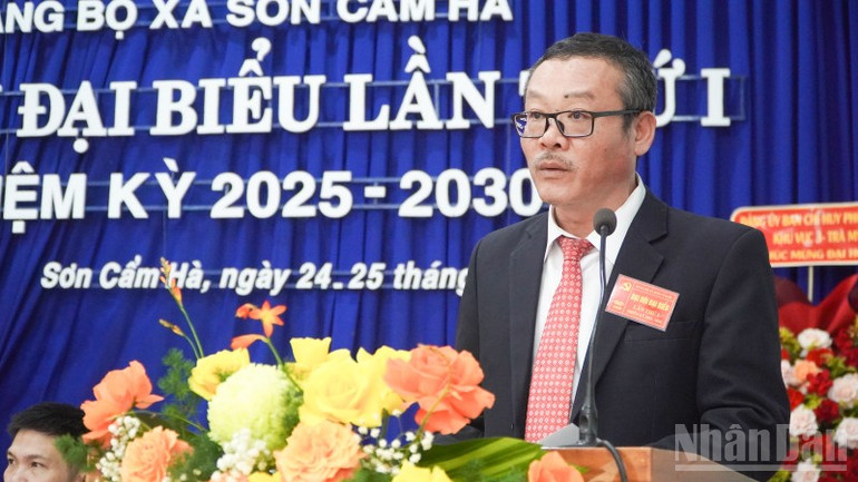 Bí thư Đảng ủy xã Sơn Cẩm Hà Trầm Quế Hương phát biểu tại đại hội. ndo_br_dsc07434.jpg