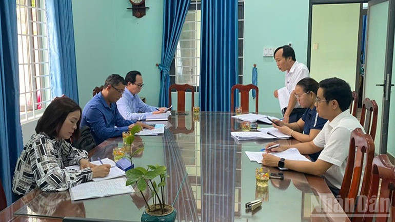 Sở Nông nghiệp và Môi trường thành phố Đà Nẵng làm việc với xã Sơn Cẩm Hà về tình hình dịch. ndo_br_3.jpg