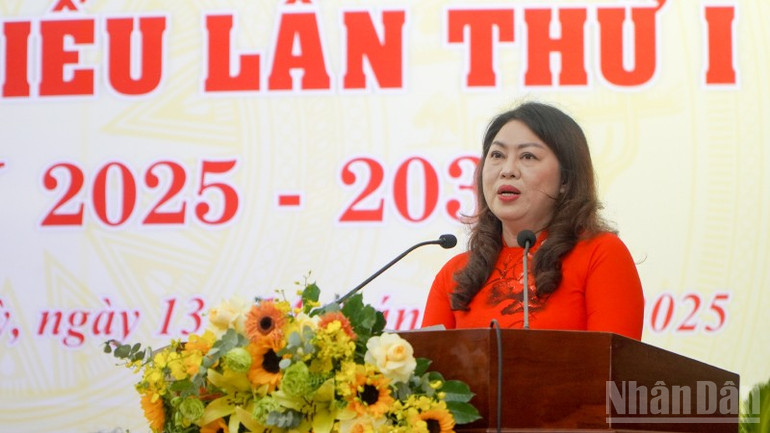 Bí thư Đảng ủy phường Tam Kỳ, thành phố Đà Nẵng Nguyễn Thị Thu Lan phát biểu tại Đại hội. ndo_br_dsc06871.jpg