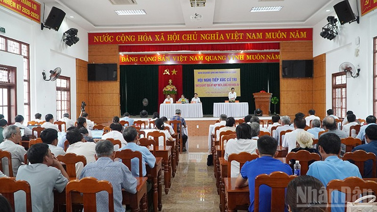 Quang cảnh buổi tiếp xúc cử tri tại xã Trà My. ndo_br_3-579.jpg