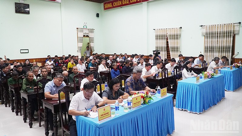 Quang cảnh buổi tiếp xúc cử tri. ndo_br_3-2953.jpg