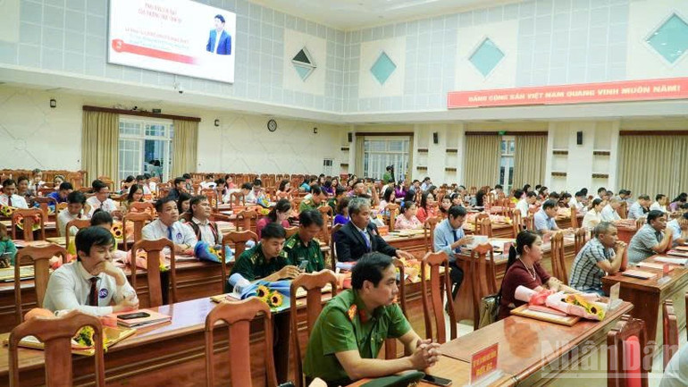 Các tập thể, cá nhân điển hình, tiêu biểu trong học tập và làm theo tư tưởng, đạo đức, phong cách Hồ Chí Minh giai đoạn 2016-2025. ndo_br_z6694730386068-6a40b5c85d805c845435d05205cc41d2.jpg