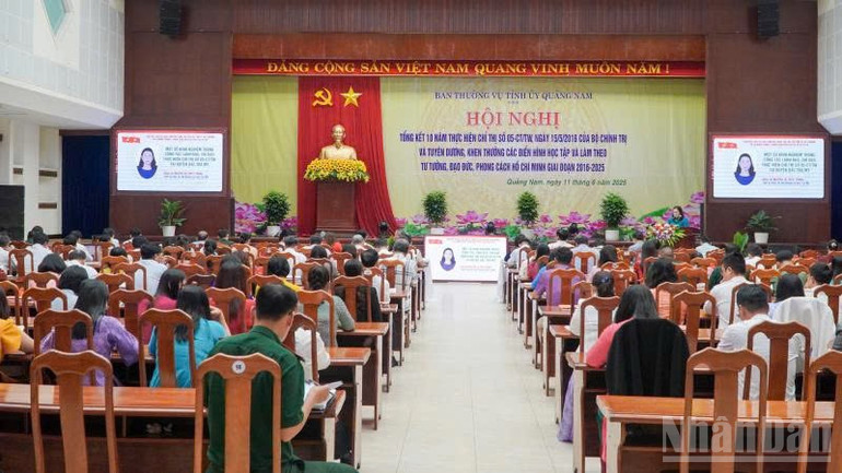 Quang cảnh hội nghị. ndo_br_z6694730208603-be0c8066573b64c81dfd4e3145ae4e62.jpg