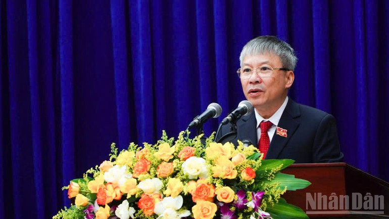 Chủ tịch Hội đồng nhân dân tỉnh Quảng Nam Nguyễn Đức Dũng phát biểu tại Kỳ họp thứ 33. ndo_br_z6737604198231-74623f772d82253b0000c53cd5029f2d.jpg