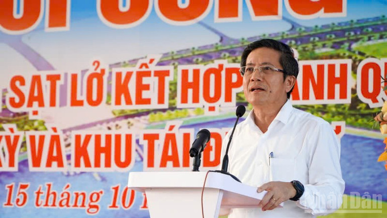 Phó Chủ tịch Ủy ban nhân dân thành phố Đà Nẵng Trần Nam Hưng phát biểu tại lễ khởi công. ndo_br_z7119539882103-0107fb16d924bfaded2a09cf3bd9a3e1.jpg