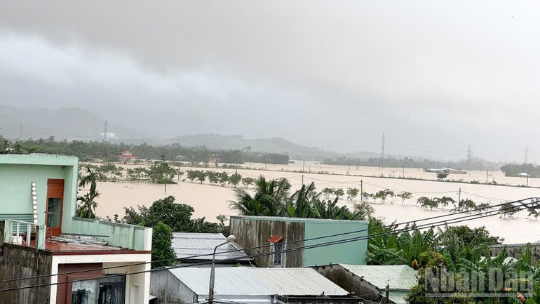 Các xã của vùng rốn lũ của thành phố Đà Nẵng như: Thượng Đức, Đại Lộc, Hà Nha... bị chìm sâu trong nước lũ. ndo_br_z7167923646804-f42e8830efae9913afd07f05fb22095b.jpg