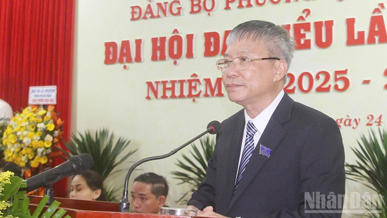 Phó Bí thư Thành ủy, Chủ tịch Hội đồng nhân dân thành phố Đà Nẵng Nguyễn Đức Dũng phát biểu tại đại hội. ndo_br_7.jpg