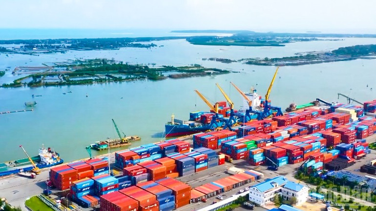 Cảng Chu Lai ở xã Núi Thành. ndo_br_cang-1.jpg