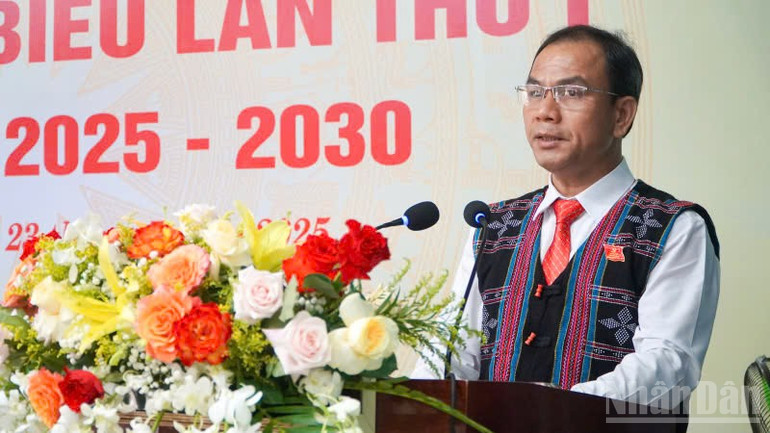 Bí thư Đảng ủy xã Trà Tập Hà Ra Diêu phát biểu tại đại hội. ndo_br_z6831784614725-fa05bbdda7b5f3343c88f103e50d72b5.jpg