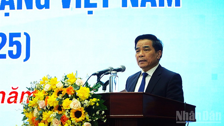 Đồng chí Lê Văn Dũng, Phó Bí thư Tỉnh ủy, Chủ tịch Ủy ban nhân dân tỉnh, Trưởng đoàn Đại biểu Quốc hội tỉnh Quảng Nam phát biểu diễn văn lễ kỷ niệm. ndo_br_1.jpg