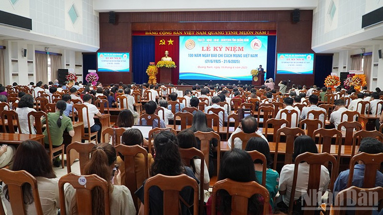 Quang cảnh Lễ kỷ niệm 100 năm Ngày Báo chí Cách mạng Việt Nam. ndo_br_3.jpg