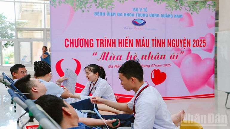 Hiến máu tình nguyện là hoạt động thiện nguyện giàu ý nghĩa. ndo_br_3-5257.jpg