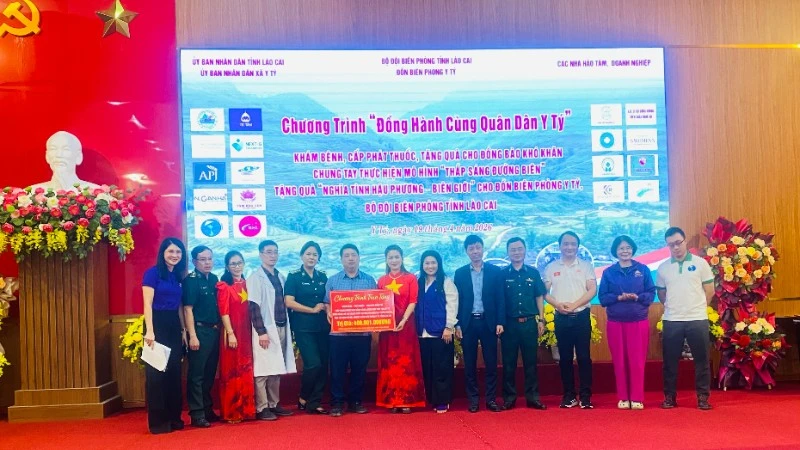 Chương trình hỗ trợ Y Tý: Khám bệnh, tặng đèn, quà trị giá hơn 406 triệu đồng