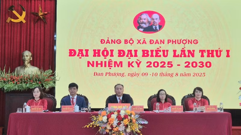 Đoàn Chủ tịch Đại hội. (Ảnh: DIỆU THƯƠNG)