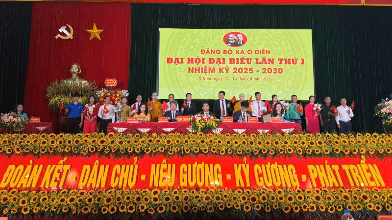 Đoàn Chủ tịch Đại hội. (Ảnh: DIỆU THƯƠNG)