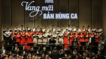 Chương trình nghệ thuật đặc biệt “Vang mãi bản hùng ca”.