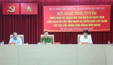 Các đồng chí chủ trì Hội nghị.