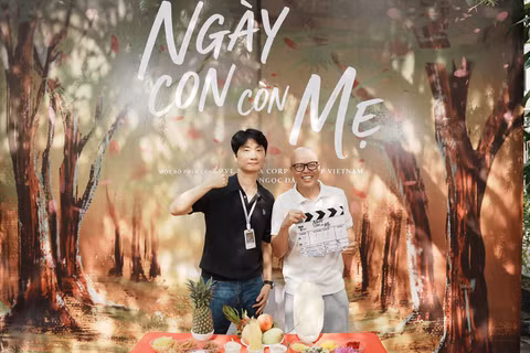 Giám đốc sản xuất Lee Jin Sung và đạo diễn Vũ Ngọc Đãng. (Ảnh: Galaxy Studio)