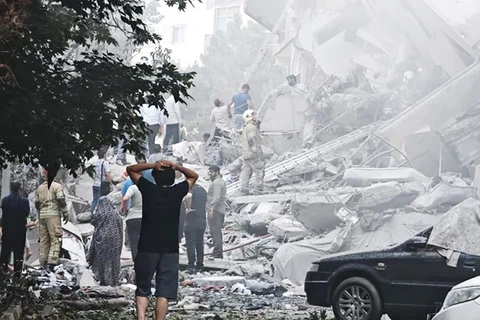Một tòa nhà tại Thủ đô Tehran của Iran bị phá hủy sau cuộc không kích của Mỹ và Israel. Ảnh: GETTYIMAGES
