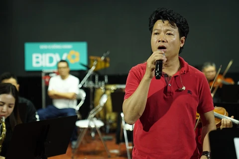 Nghệ sĩ Ưu tú Vũ Thắng Lợi luyện tập chuẩn bị cho live concert. (Ảnh: NVCC)