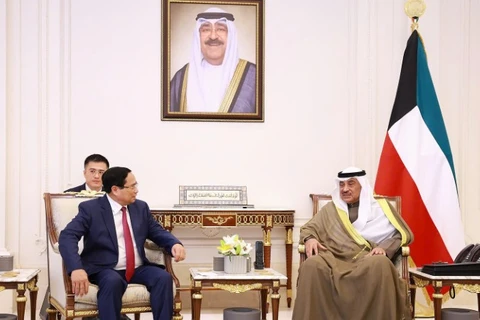 Thủ tướng Chính phủ Phạm Minh Chính hội kiến Hoàng Thái tử Nhà nước Kuwait Sheikh Sabah Khaled Al-Hamad Al-Sabah. (Ảnh: Nhật Bắc/VGP)